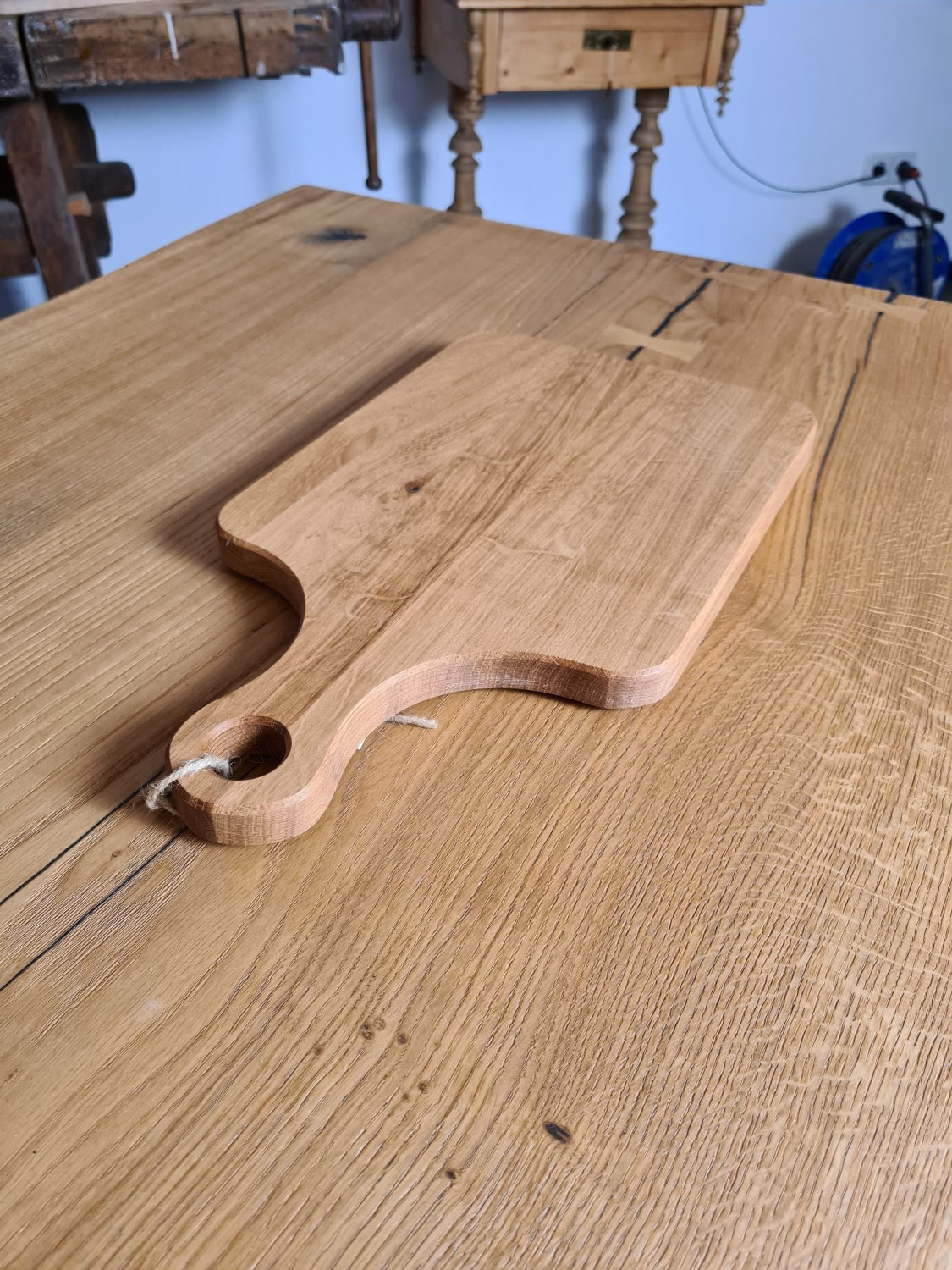 Schneid- & Servierbrett / Eiche geölt / mit Aufhängung