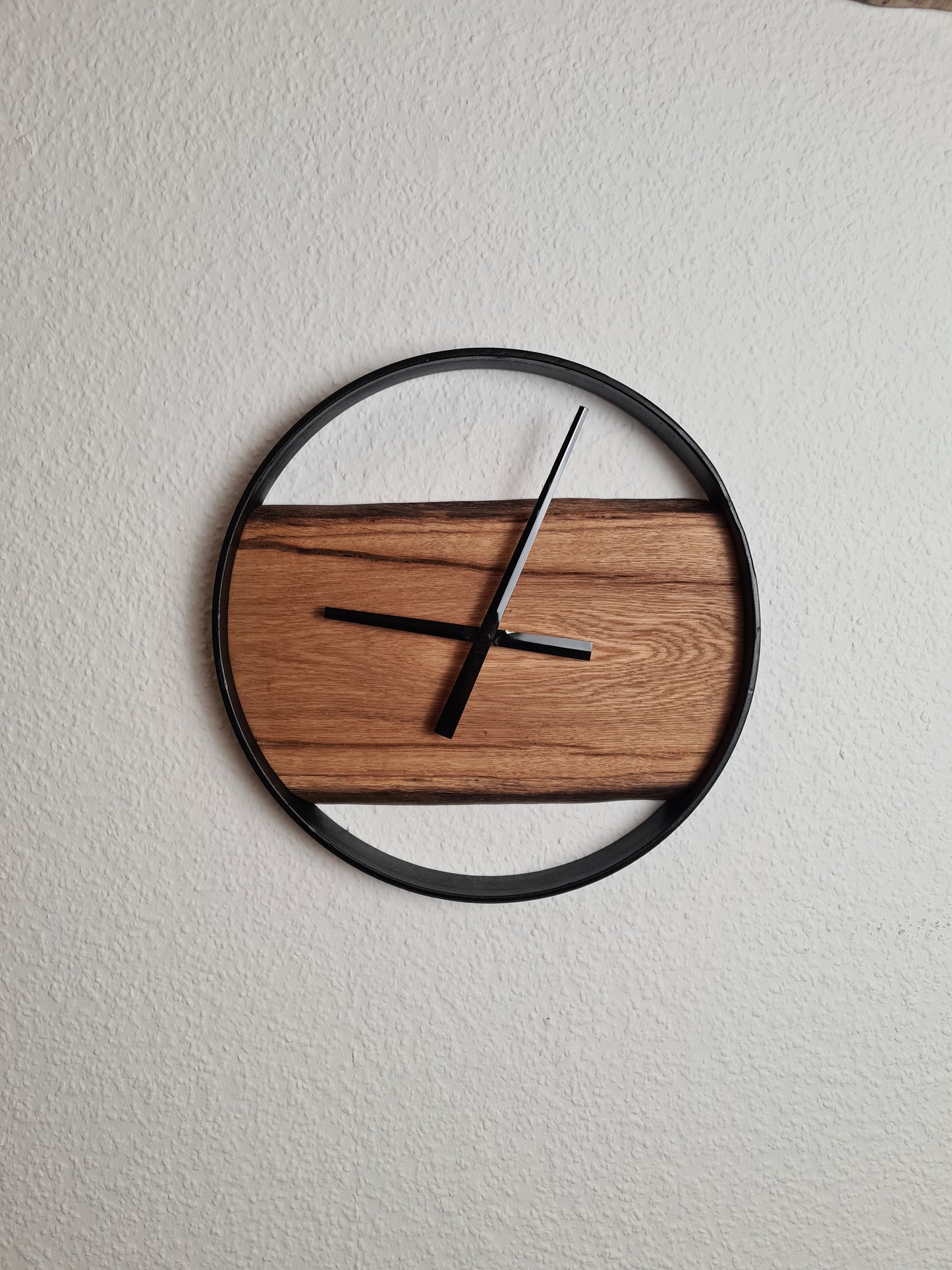 Wanduhr Eiche | Holz & Metall | Rund | Klein 35 cm