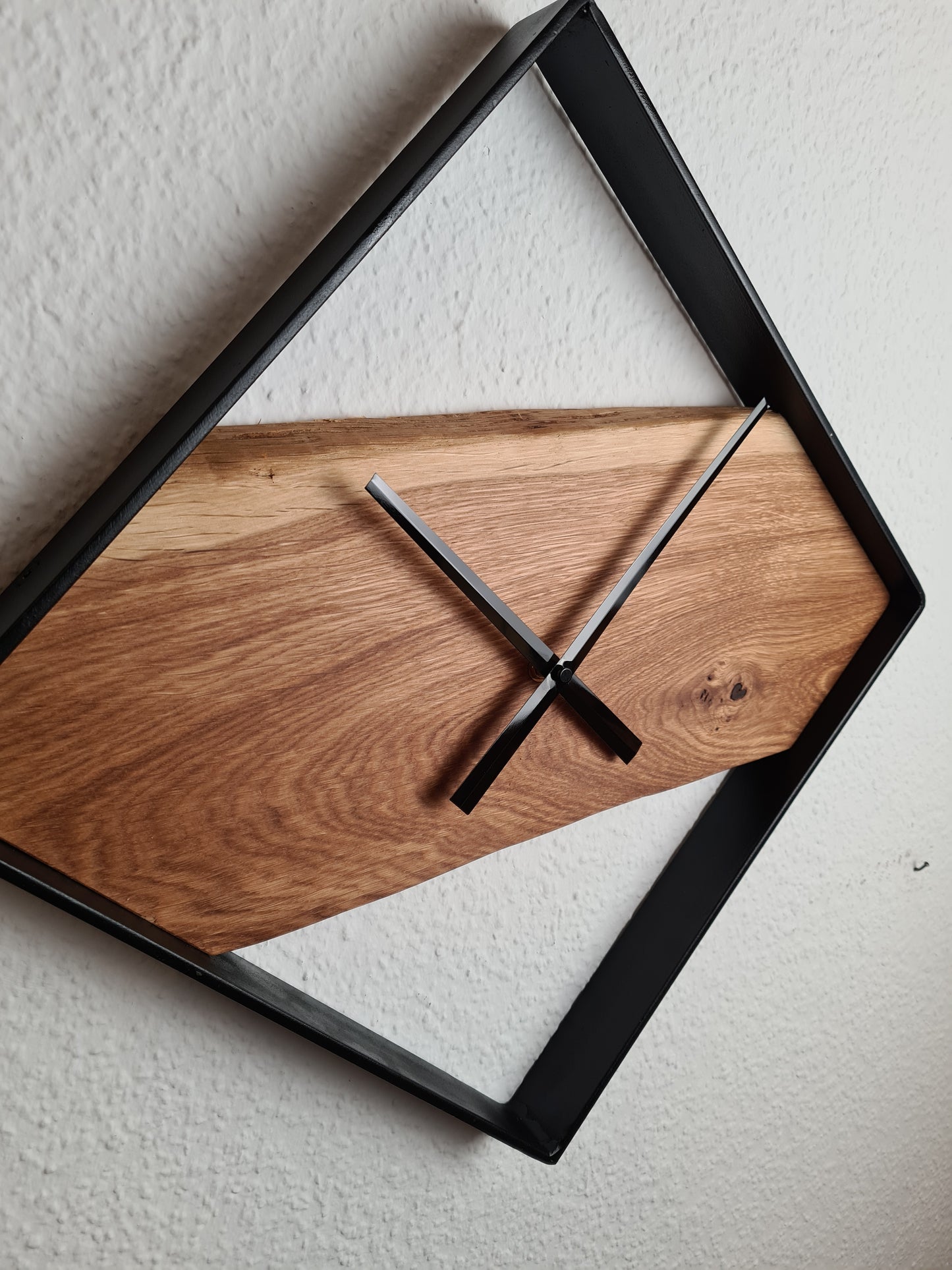 Wanduhr Eckig 35cm | Eiche massiv | Uhr aus Holz & Metall