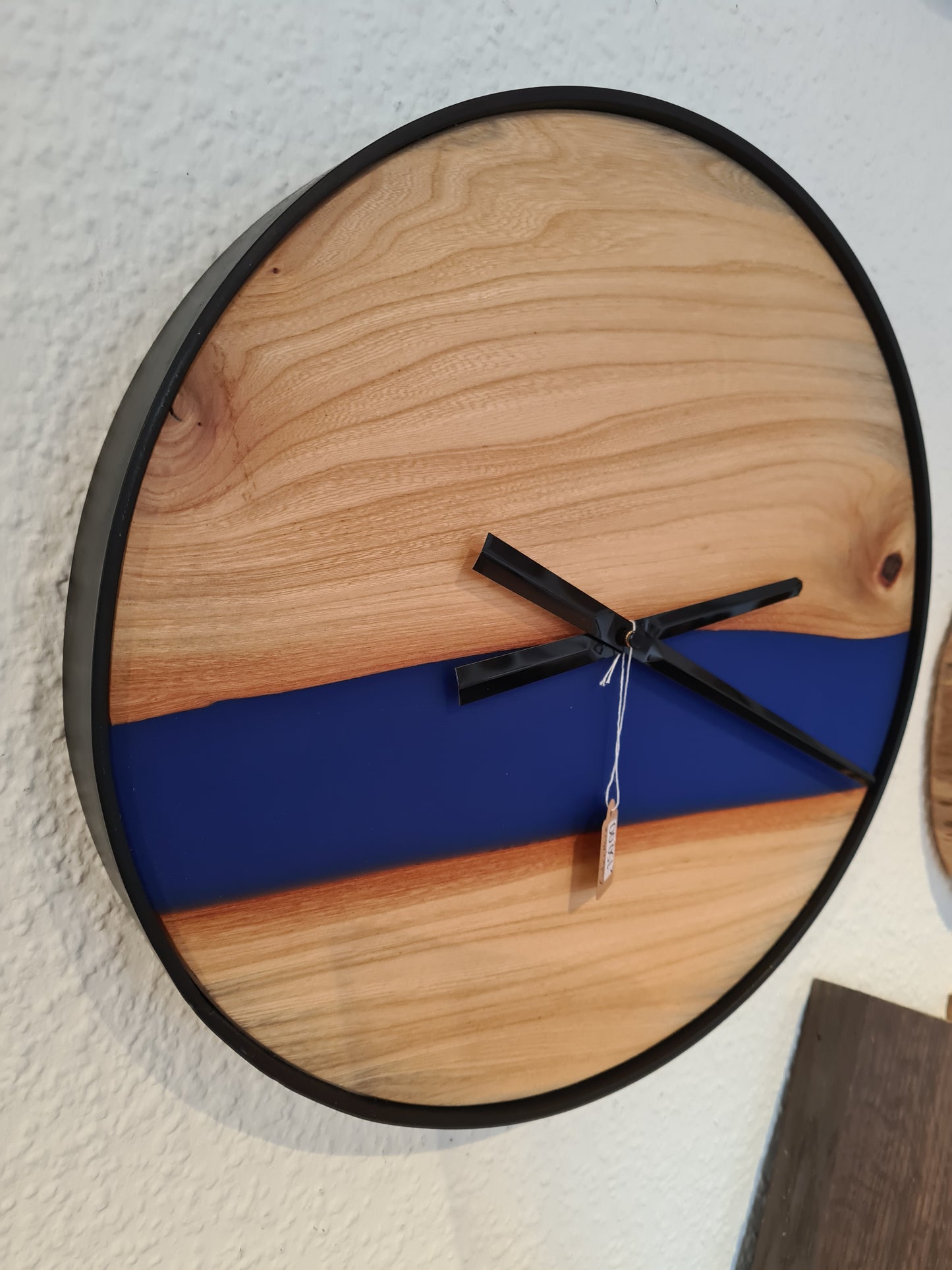 Wanduhr Rund 35cm | Esche massiv epoxidharz geölt | Uhr aus Holz und Metall