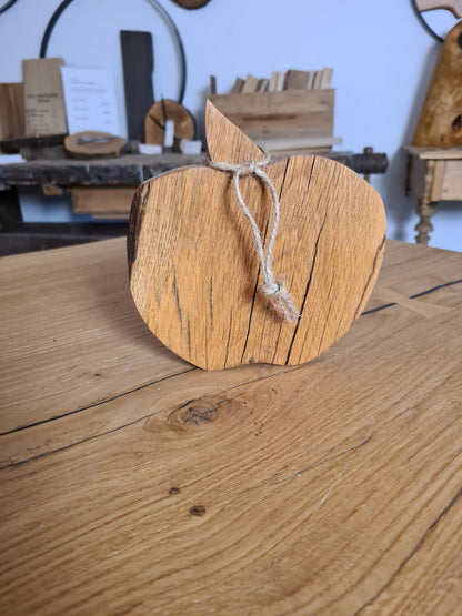 Apfel aus Holz / Eiche geölt