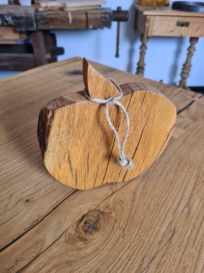 Apfel aus Holz / Eiche geölt