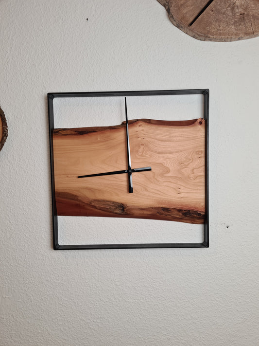 Wanduhr Eckig 50x50 | Eiche massiv | Uhr aus Holz & Metall