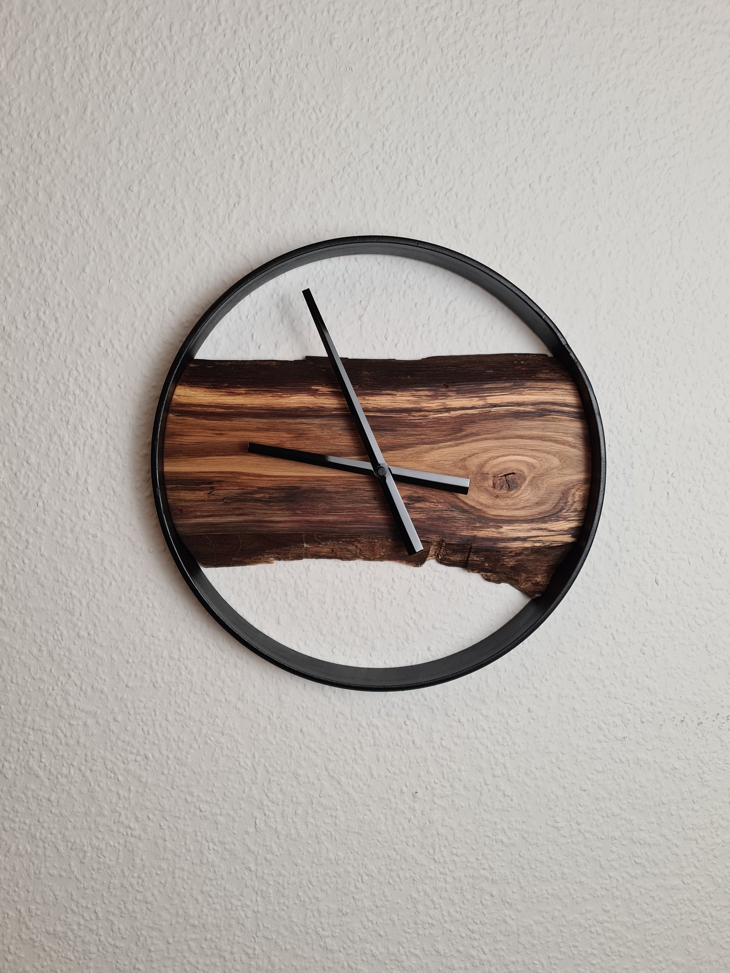 Wanduhr Rund 35cm | Eiche verwittert | Uhr aus Holz & Metall