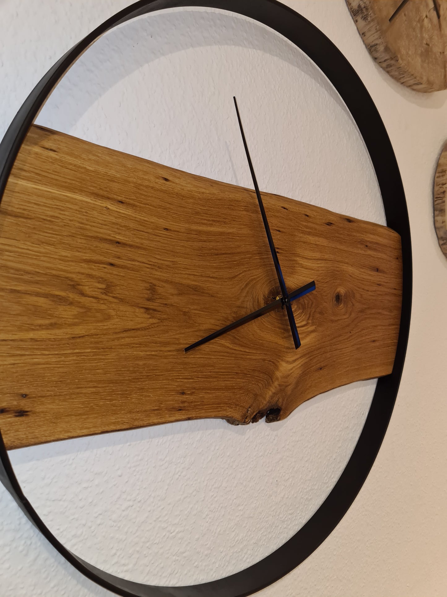 Wanduhr Rund XXL 70 cm | Eiche massiv geölt | Wanduhr aus Holz und Metall