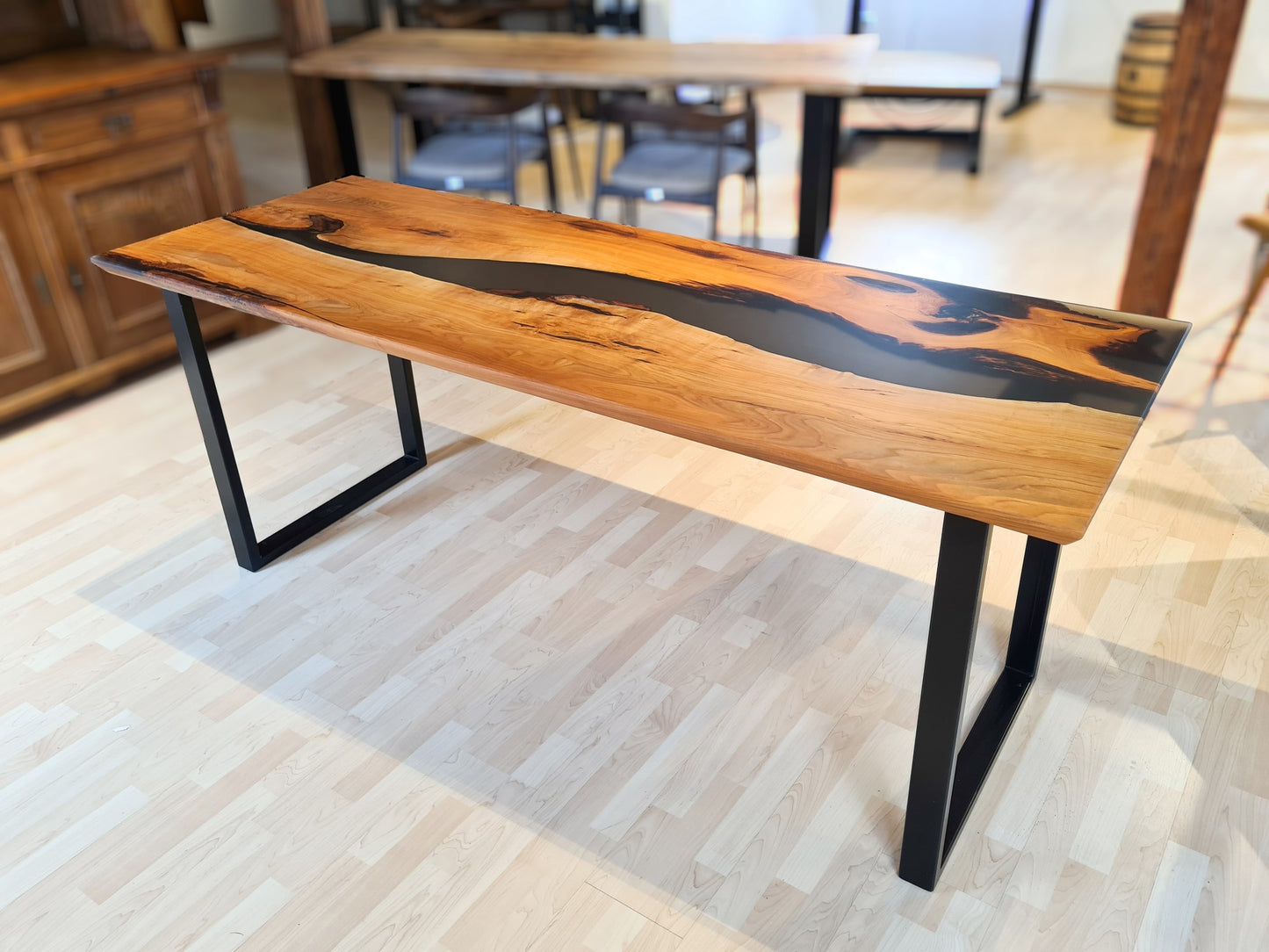 Esstisch | Tisch | Kirsche mit Epoxidharzfluss und U-Untergestell schwarz