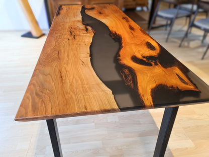 Esstisch | Tisch | Kirsche mit Epoxidharzfluss und U-Untergestell schwarz