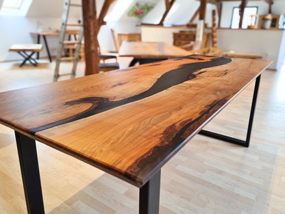 Esstisch | Tisch | Kirsche mit Epoxidharzfluss und U-Untergestell schwarz