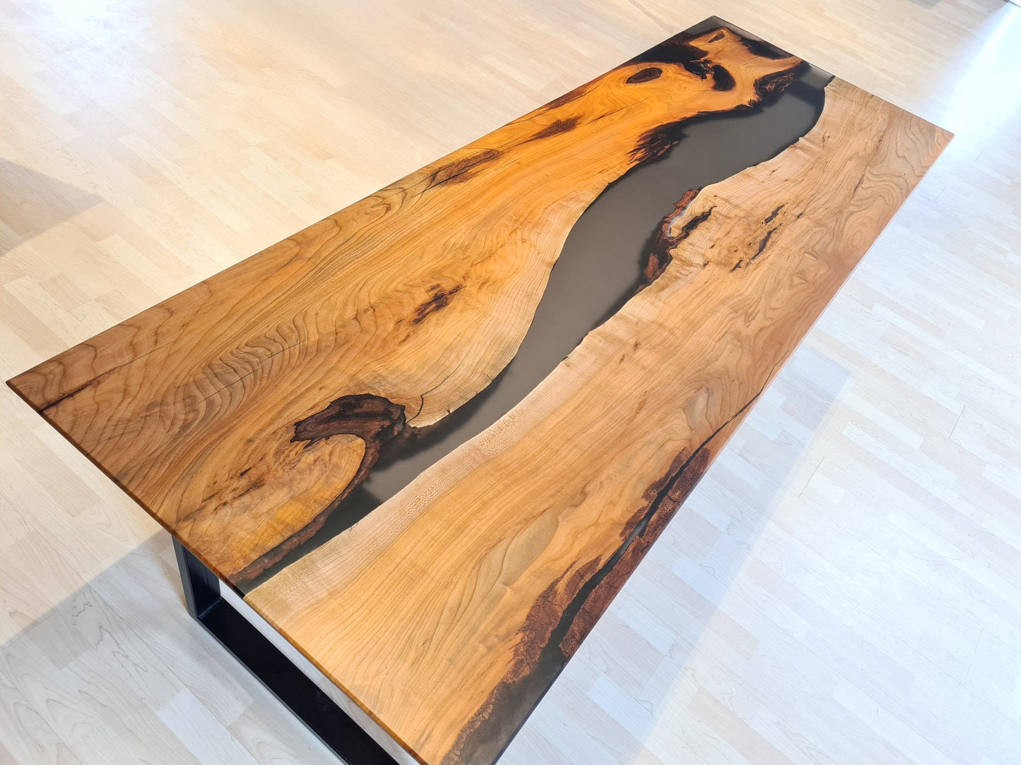 Esstisch | Tisch | Kirsche mit Epoxidharzfluss und U-Untergestell schwarz