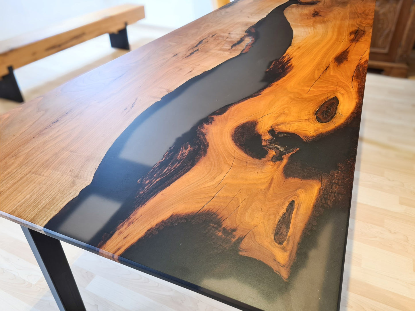 Esstisch | Tisch | Kirsche mit Epoxidharzfluss und U-Untergestell schwarz