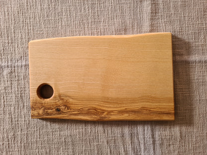 Schneid- & Servierbrett / Esche geölt / mit Aufhängung bzw. Ei-Halter