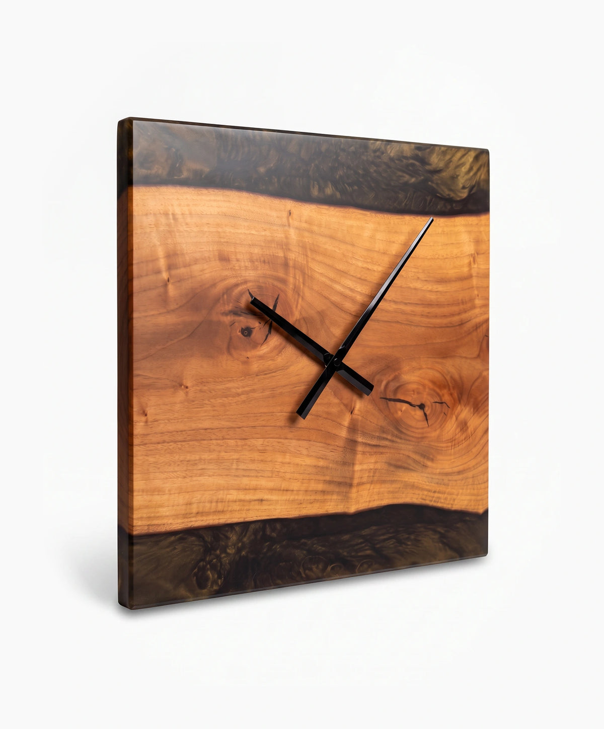 Eckige Wanduhr aus Nussbaum mit schwarzem Epoxidharz
