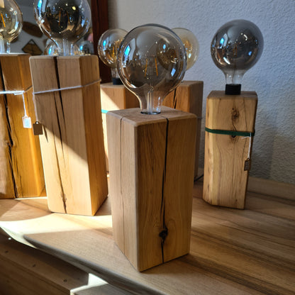 Tischlampe / Leuchte / Stehlampe - Eiche massiv in versch. Größen