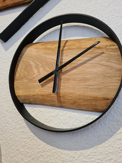 Wanduhr Rund 35cm | Esche massiv geölt | Uhr aus Holz und Metall