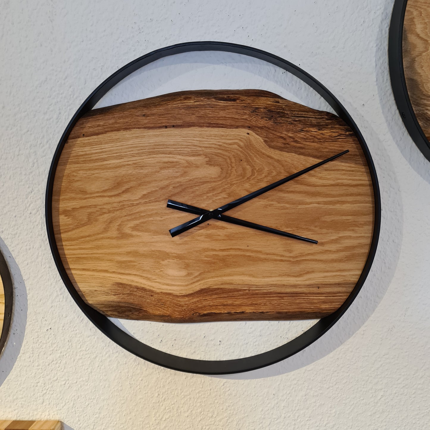 Wanduhr Rund | Eiche | Mittel 50 cm | Uhr aus Holz & Metall