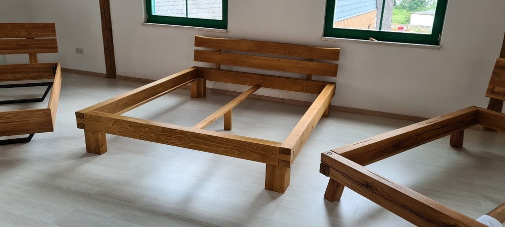 Holzfabrik Bett - Balkenbett Balkenfüße gerade Holz  Bild 1